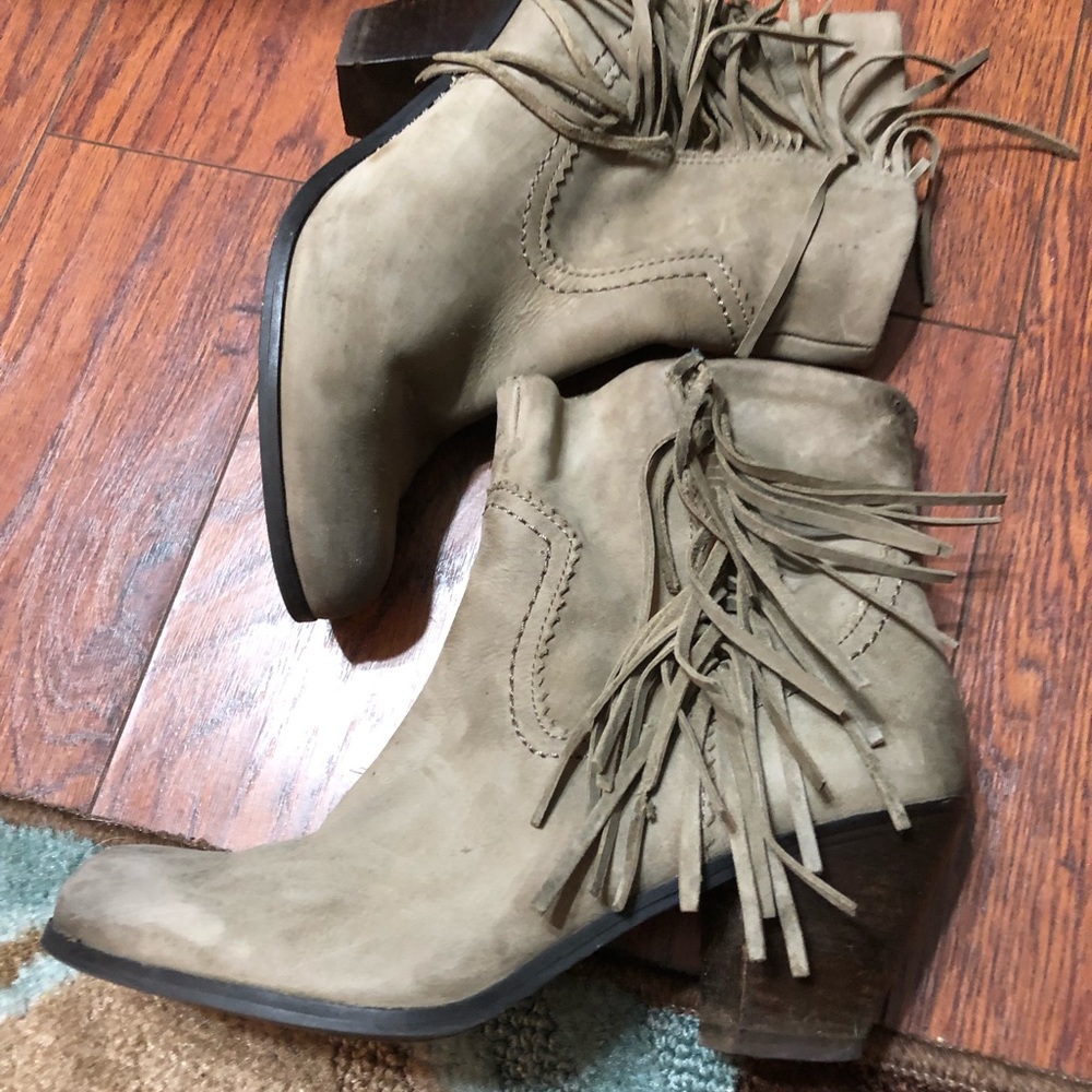 Sam Endelman, Fringe Bootie